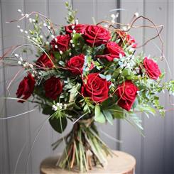 12 Red Roses - Luxury Dozen 
