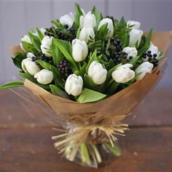 Aqua Bouquet Winter White Tulips
